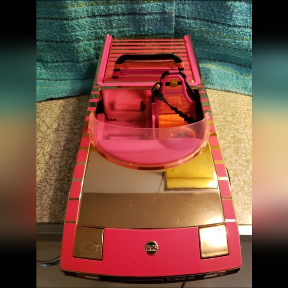 Limited Edition LOL Surprise pink and gold car - Picture 7 of 10